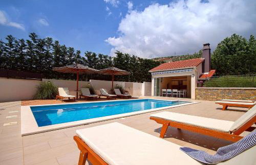VILLA STOZAK, private heated pool, cinema room and sauna, 7 km from beach - Photo 3