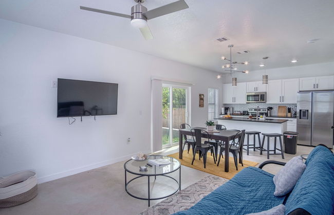 Experience Modern Luxury! 3br/2.5ba Home Near DT - Foto 1