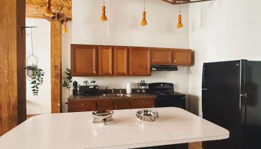 420 friendly Artsy walk Riverfront Loft King Bed - Foto 3, stove