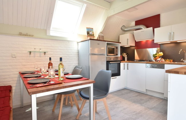 Snug Holiday Home in Herkingen with Hot Tub in Garden - Foto 6