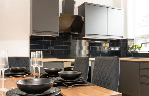 Midnight Manor Cinema Room, Fast WiFi, Ideal for Short & Long Stays - Foto 15