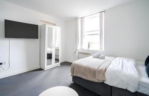 Stylish 3BR Derby Apartment - Sleeps 6, Central Location - Foto 6