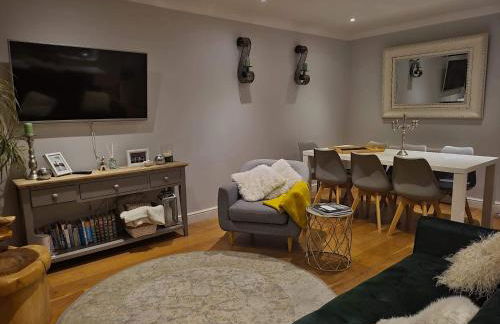 Three Bedroom Apartment by Beautiful Park - Photo 6