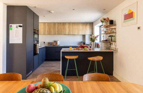 Stylish Family Home with Garden - Foto 11