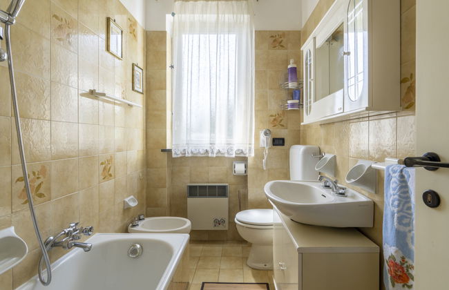 1 bedroom Apartment in San Bartolomeo al Mare with swimming pool and garden - Photo 15