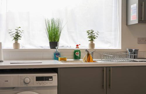 3 Bedroom House with Free Parking - Foto 58