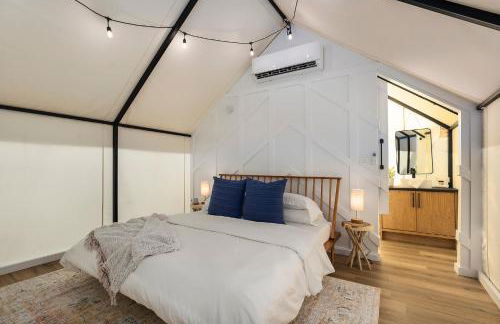 Treehouse Glamping at Pecan Haven W Hot Tub - Foto 11