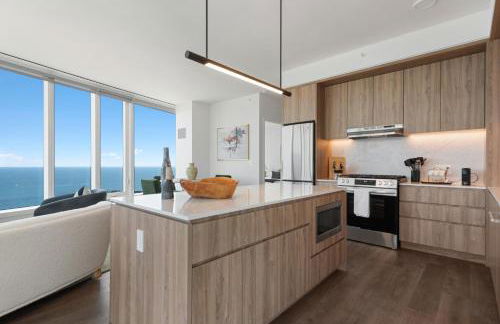 Lux Apts with Lake Views and Top Amenities - Foto 20