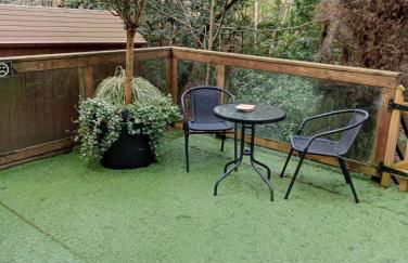 Private Couples hideaway with hot tub - Photo 22