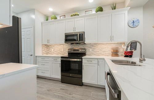 Greenlinks at Lely Luxury White Orchid Fully Renovated Modern 1st floor 3bdr Golf Resort Villa - Photo 8