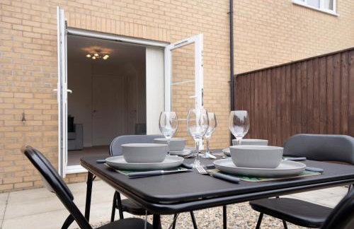 NEW! Stylish 2-Bed Home by Stay With Us, Ideal for Families, Sleeps 4! - Foto 6