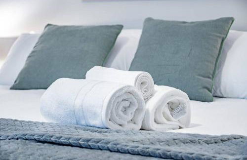 Contemporary 2BR2BA w-King - Den - Private Entry-Yard - Foto 20