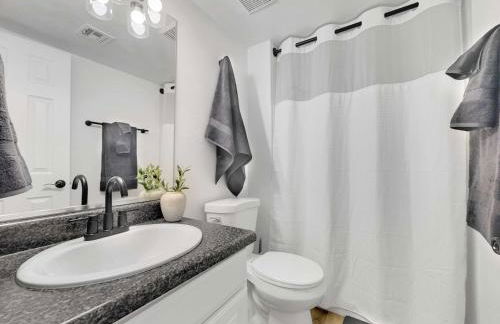 Luxe 2BR Condo Next to Pool Trails & Mountain - Foto 20