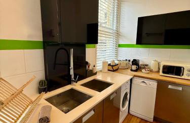 Free off street parking Georgian style Bath apartment - Photo 17