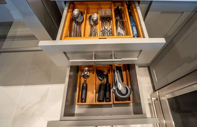 Luxurious & Spacious Ocean Vistas - Photo 15