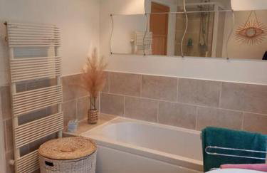 Modernised home with 2 bedrooms in Cardiff - Foto 9
