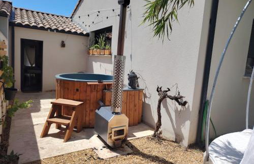 Suite romantique avec jacuzzi privatif - Photo 11