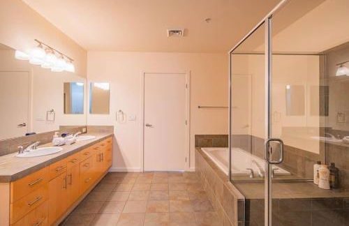 Elegant 28th Floor High Rise, Gym, Parking, Pool, Golf - Photo 32