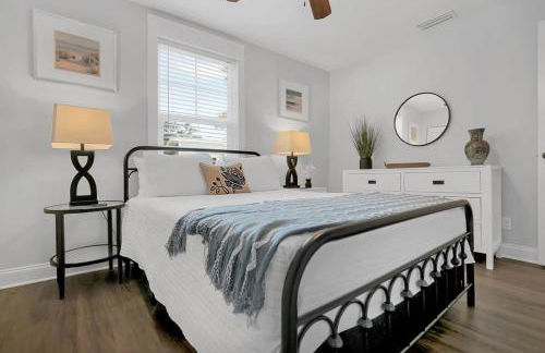 Charming Cottage w Pool, Walkable to Downtown - Foto 20