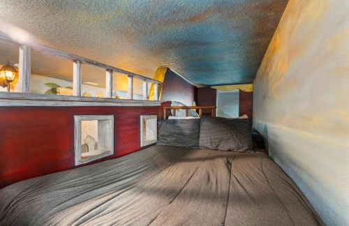 Happiest Home on Earth - Custom Pirate & Nature Bunks 8 King Suites Theater & Pool - Foto 79