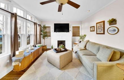 Romantic escape, hot tub, fireplace, massage room! - Foto 25