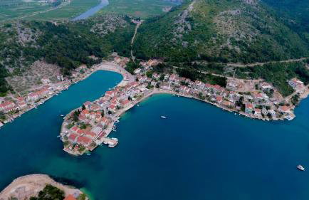 Apartment Antun - Adriatic coast retreat - Photo 2