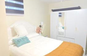 Staten Island Cozy Private 1-br Basement Apt close to NYC Family & Pet Friendly - Foto 2