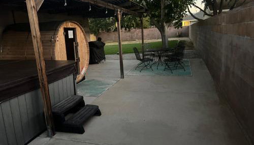 Cheerful 3BR 2BA Sauna Spa Pool Table PPong BBQ More - Foto 3