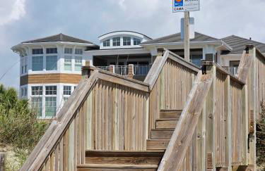 Spacious Beach House Steps to Sand - Foto 65