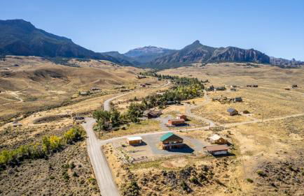 The Yellowstone - Spacious Wapiti Valley Cabin with Stunning Views! - Foto 40
