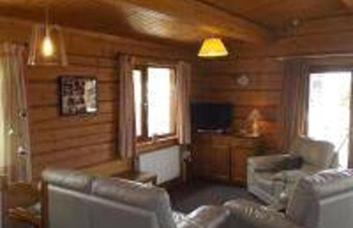 Hand built log cabin at Avonvale Holiday Lodges - Photo 11