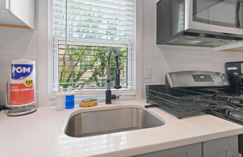 4BR 2BA Hot Tub Home By The Bay - Foto 12