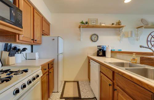 Beachfront Onekama Vacation Rental with Balcony! - Foto 7