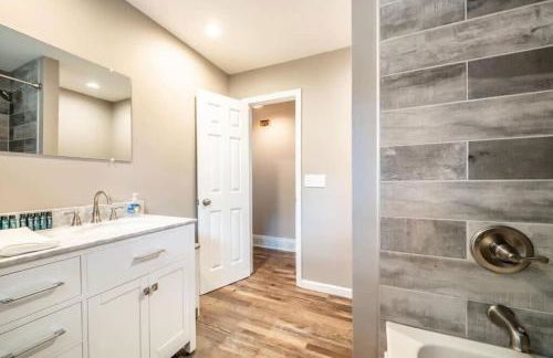 Flagstone Hall! Family Home w Scenic Views - Foto 21