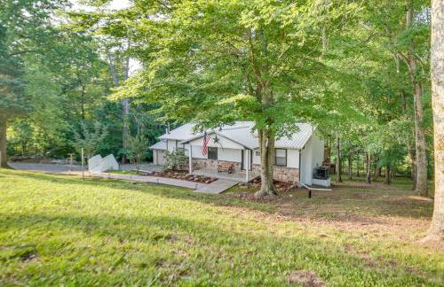 Kodak Getaway with Covered Decks and Game Room! - Foto 27