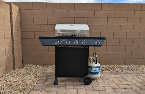 Southwest Mountain View Hideaway, Cozy Comfort at it's Best - Photo 6