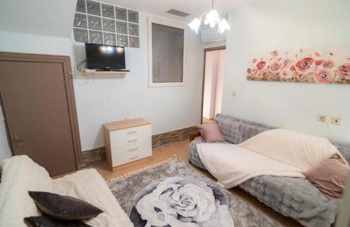 Mary's Downtown Home - a stroll away from Mount Vermio - Photo 21