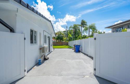 Delilas Chic 3 Bedroom 2 bath Abode with Heated Pool - Foto 28