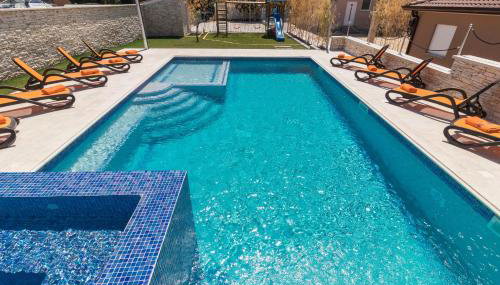 Superb villa Maxima with private pool, sauna, jacuzzi, playground for up to 18 persons, extra pool heating available - Foto 4