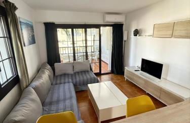 Apartamento en la Escala con piscina y parking - Photo 1