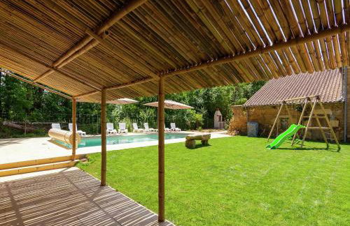 Spacious farmhouse with private heated pool in a rustic garden - Foto 66
