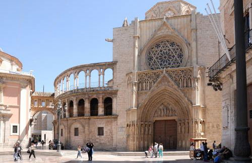 Travel Habitat Plaza de la Virgen - Photo 24