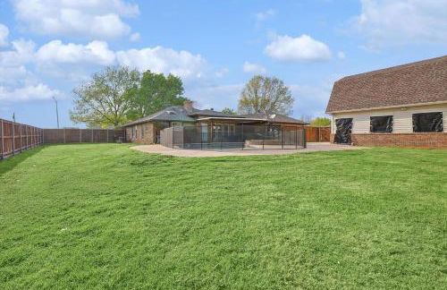 Gorgeous 4BR Holiday Home with Huge Yard and Pool - Foto 35