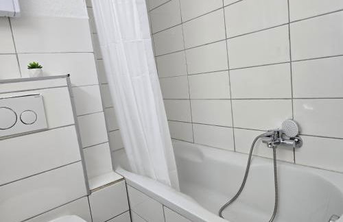 Big City Apartment Krefeld with Balcony - Foto 11