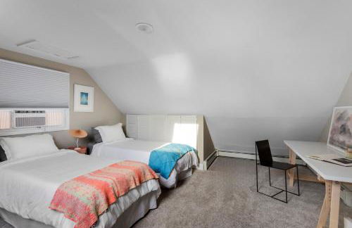 Waterfront Designer Retreat! Stunning Sunsets! Less than 5 minutes to the beach! - Foto 60