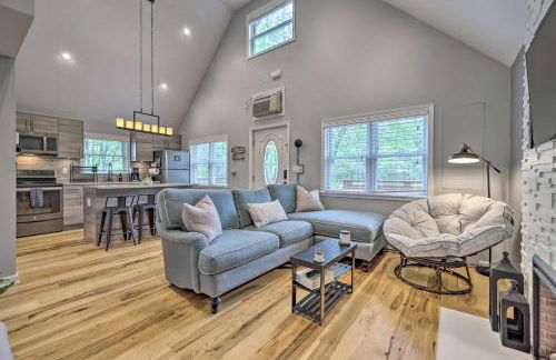 Near Lakes and Resorts Pet-Friendly Long Pond Abode - Foto 1