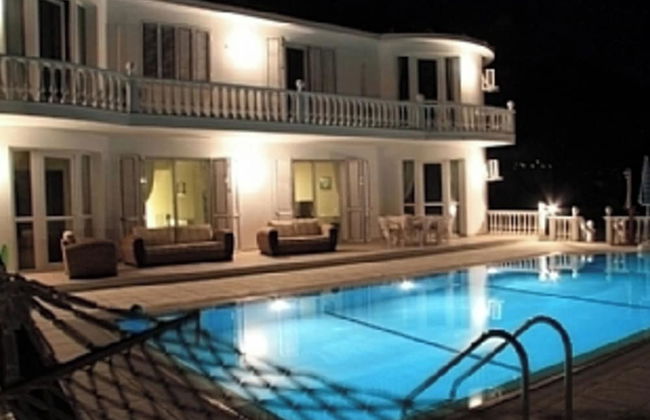 Villa - Sleeps 14 - Private Pool - Cinema Room - Foto 17