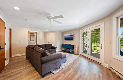 The Goat and Cherry - Dogs, Fire Pit & Hot Tub, Escape to Sister Bay! - Foto 10