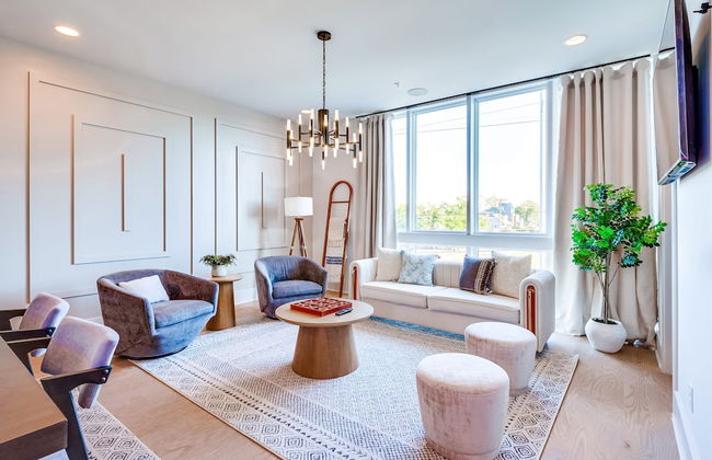 Sky High Cowgirl Luxe 4BR w Rooftopdeck Karaoke - Foto 9