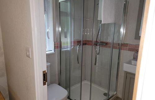 Luxury 2-Bed Lodge in Routh Sleeps 4 with Hot Tub - Foto 29